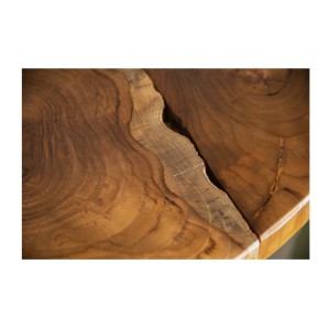 Zoom sur les détails du plateau de la table basse LOVARK 70cm en bois de Teck