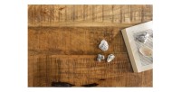 Zoom sur le plateau de la table basse ou banc MERAX 115cm en bois de manguier