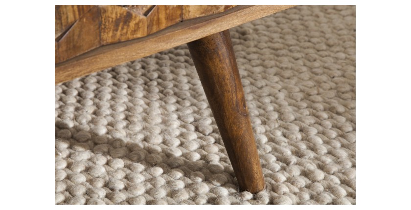Zoom sur l'un des pieds de la table basse SCANI 100cm en bois de Sheesham