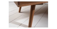 Zoom sur l'un des pieds de la table basse SCANI 100cm en bois d'acacia