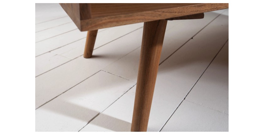 Zoom sur l'un des pieds de la table basse SCANI 100cm en bois d'acacia