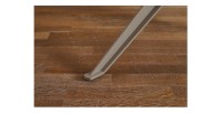 Zoom sur l'un des pieds de la table de salle à manger AVELIS 220cm