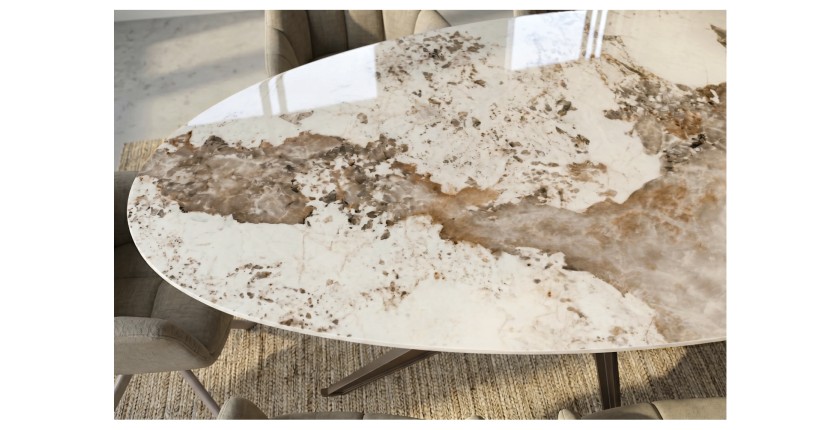 Zoom sur le bord arrondi de la table de salle à manger AVELIS 220cm effet marbre