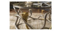 Zoom sur les détails de la table basse VIPEREA 67cm dorée et argentée