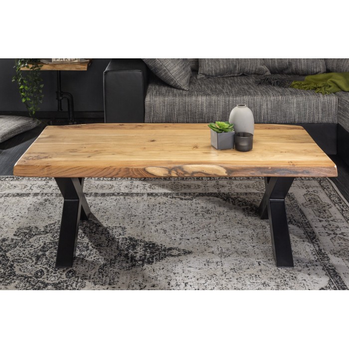 Table basse ARKAYA en acacia 110cm avec pieds en forme de X noirs vue de face