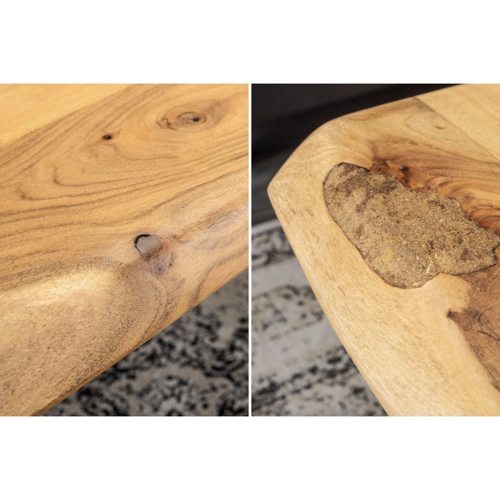 Zoom sur les détails de la table basse ARKAYA en acacia 110cm avec pieds en forme de X noirs