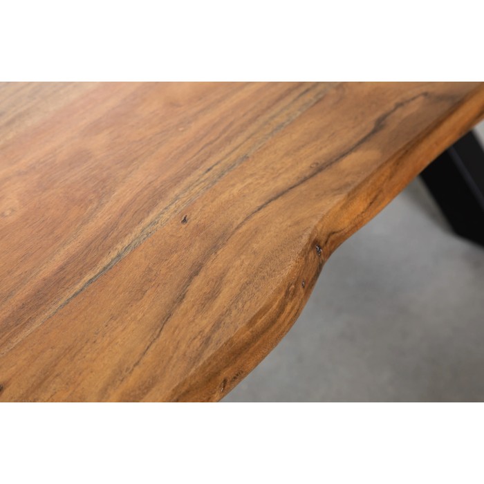 Zoom sur le bord du plateau de la table basse ARKAYA 120cm avec pieds en X
