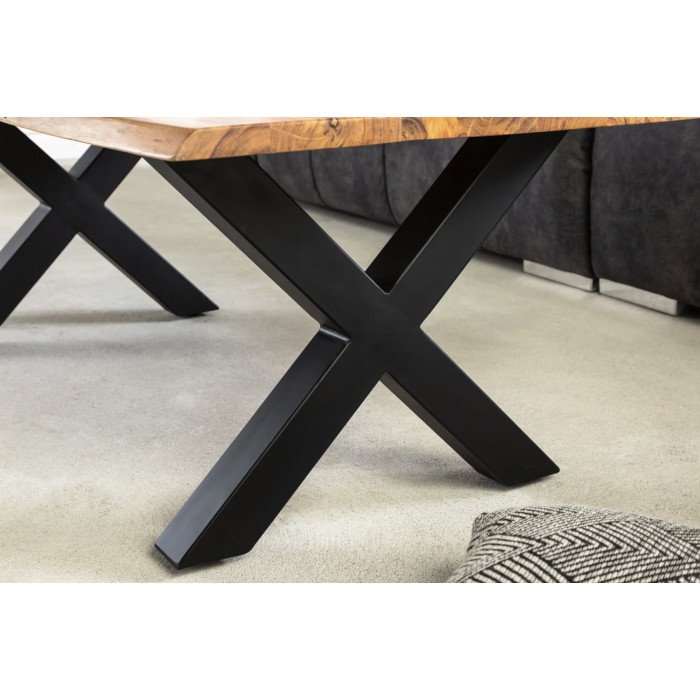 Zoom sur les pieds de la table basse ARKAYA 120cm avec pieds en X