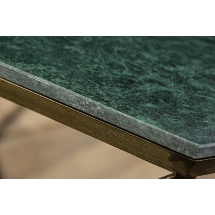 Zoom sur la tranche du plateau de la table basse NEXORA 70cm avec plateau en marbre vert