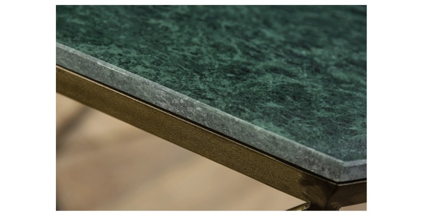 Zoom sur la tranche du plateau de la table basse NEXORA 70cm avec plateau en marbre vert