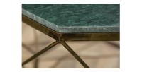 Zoom sur l'un des coins du plateau de la table basse NEXORA 70cm avec plateau en marbre vert