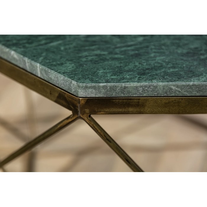 Zoom sur l'un des coins du plateau de la table basse NEXORA 70cm avec plateau en marbre vert