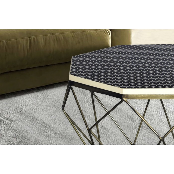 Tavolino basso NEXORA 69 cm in poliresina nera e ferro con finitura in ottone e design geometrico