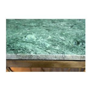 Zoom sur la tranche du plateau de la table basse NEXORA 50cm avec plateau en marbre vert