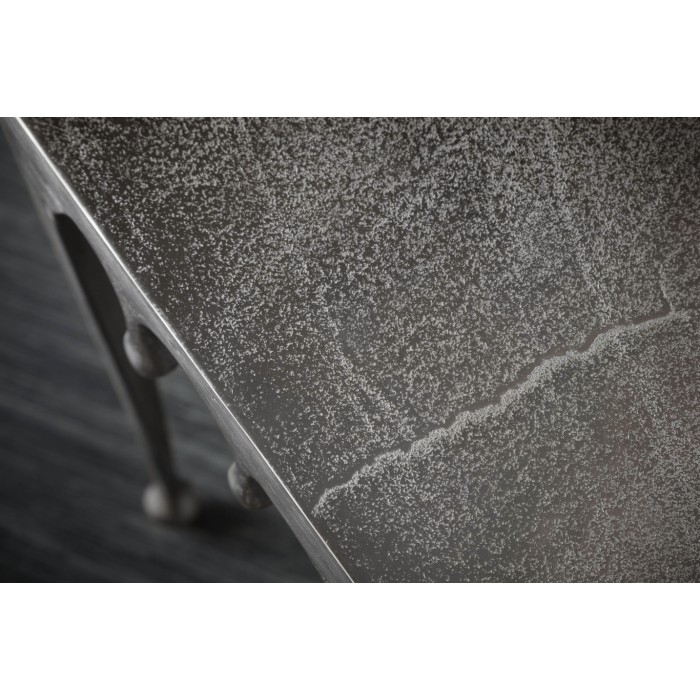 Beistelltisch LAGUNA 46 cm in Silber mit geschmolzenem Metalleffekt im zeitgenössischen Design
