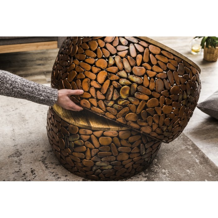 Zoom sur l'empilabilité des tables basses gigognes GALEA avec motifs mosaïc