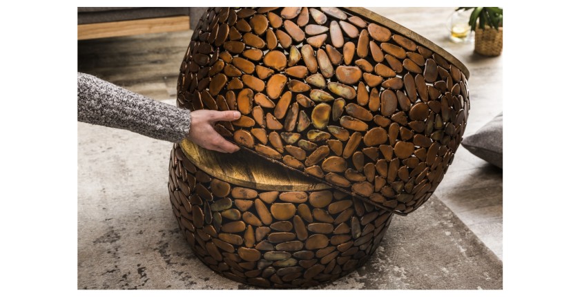 Zoom sur l'empilabilité des tables basses gigognes GALEA avec motifs mosaïc