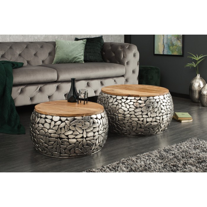 Tables basses gigognes GALEA avec motifs mosaïc argentées mises en situation