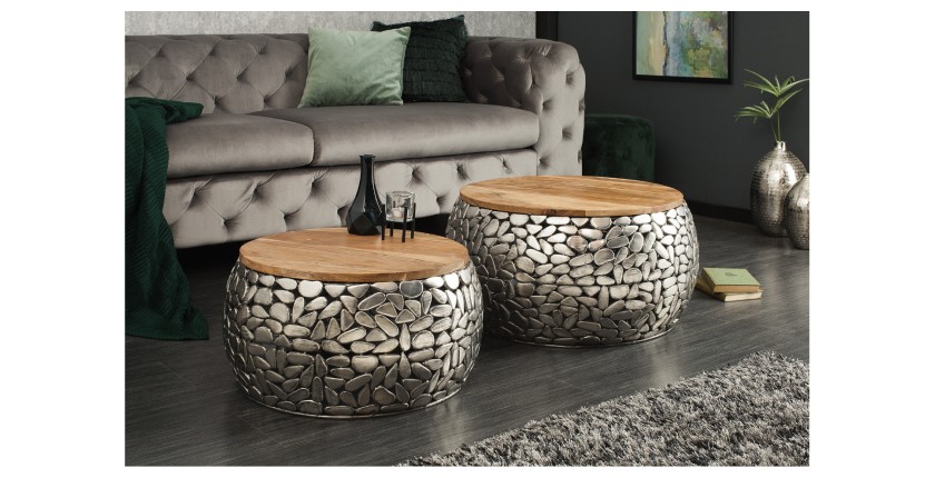Tables basses gigognes GALEA avec motifs mosaïc argentées mises en situation