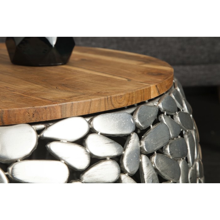 Zoom sur le côté des tables basses gigognes GALEA avec motifs mosaïc argentées