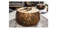Zoom sur l'une des tables basses GALEA avec motifs mosaïc coloris bronze