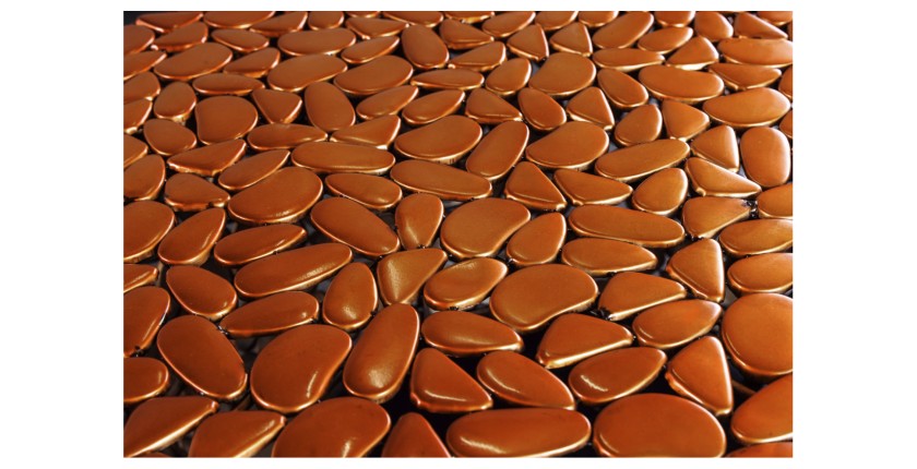 Zoom sur les motifs de la table basse GALEA orange
