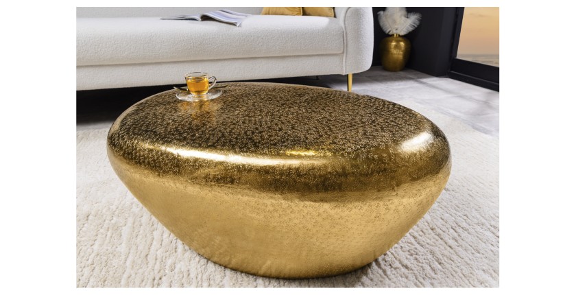 Mesa baja GALEA dorada en aluminio martillado – Diseño orgánico contemporáneo