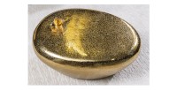 Mesa baja GALEA dorada en aluminio martillado – Diseño orgánico contemporáneo