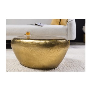 Mesa baja GALEA dorada en aluminio martillado – Diseño orgánico contemporáneo