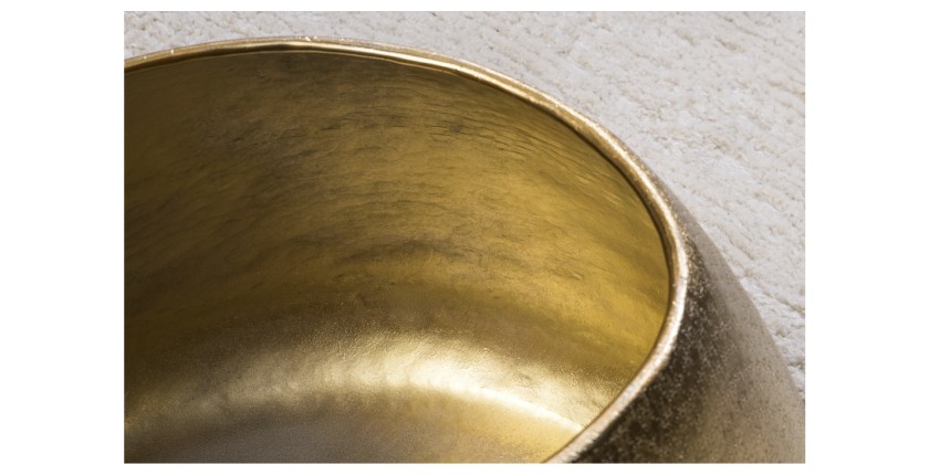 Mesa baja GALEA dorada en aluminio martillado – Diseño orgánico contemporáneo