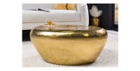 Mesa baja GALEA dorada en aluminio martillado – Diseño orgánico contemporáneo