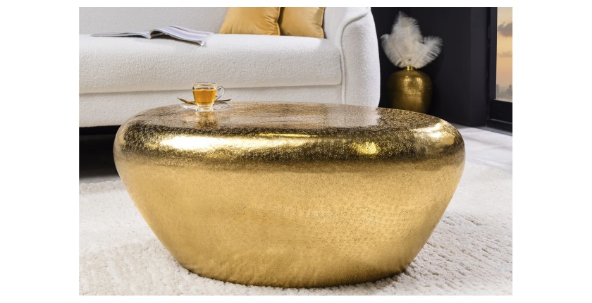 Mesa baja GALEA dorada en aluminio martillado – Diseño orgánico contemporáneo