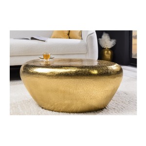 Mesa baja GALEA dorada en aluminio martillado – Diseño orgánico contemporáneo