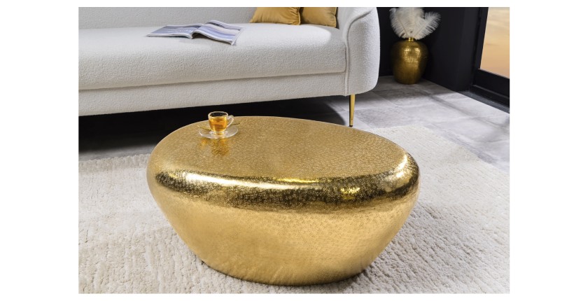 Mesa baja GALEA dorada en aluminio martillado – Diseño orgánico contemporáneo