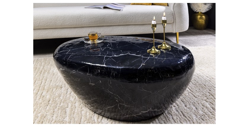 Table basse GALEA noire effet marbre vue dans un décor 3D