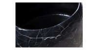 Zoom sur le dessous de la table basse GALEA noire effet marbre