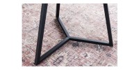 Zoom sur les pieds de la table basse PETRANO 70cm