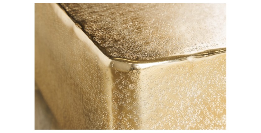 Zoom sur le coin de la table basse AURUM