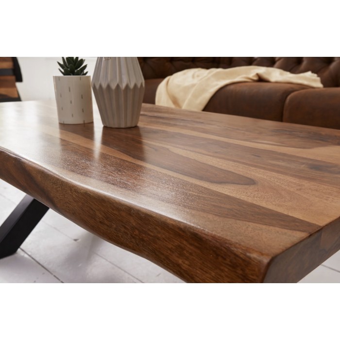 Zoom sur la tranche de la table basse ORKAN 110cm en bois de Sheesham