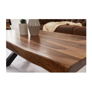 Zoom sur la tranche de la table basse ORKAN 110cm en bois de Sheesham
