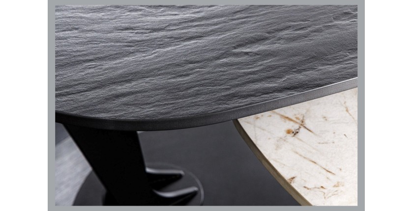 Zoom sur le plateau noir de la table basse ORBIS avec plateau texturé et aspect marbre