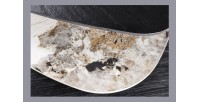 Zoom sur le plateau aspect marbre de la table basse ORBIS avec plateau texturé et aspect marbre