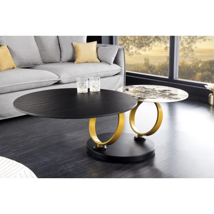 Table basse SOLYNE avec plateaux noir et marbre, anneaux dorés mise en situation