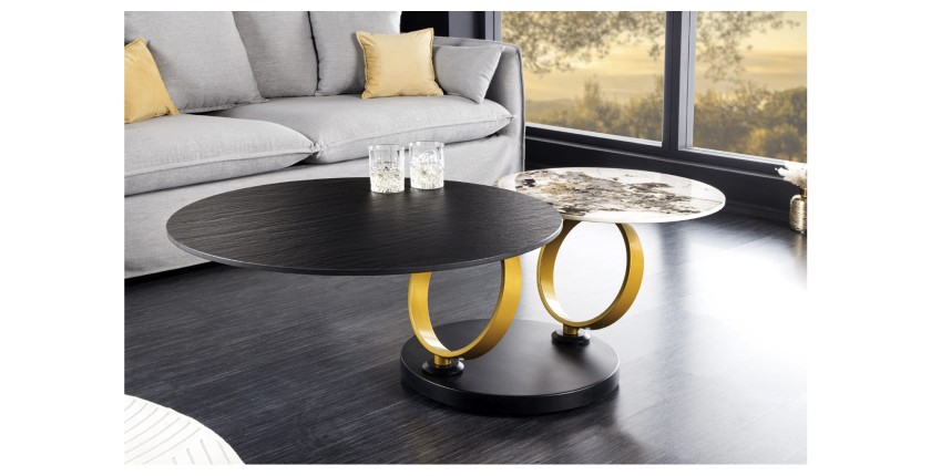 Table basse SOLYNE avec plateaux noir et marbre, anneaux dorés mise en situation
