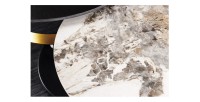 Zoom sur le plateau effet marbre de la table basse SOLYNE avec plateaux noir et marbre, anneaux dorés