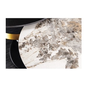 Zoom sur le plateau effet marbre de la table basse SOLYNE avec plateaux noir et marbre, anneaux dorés