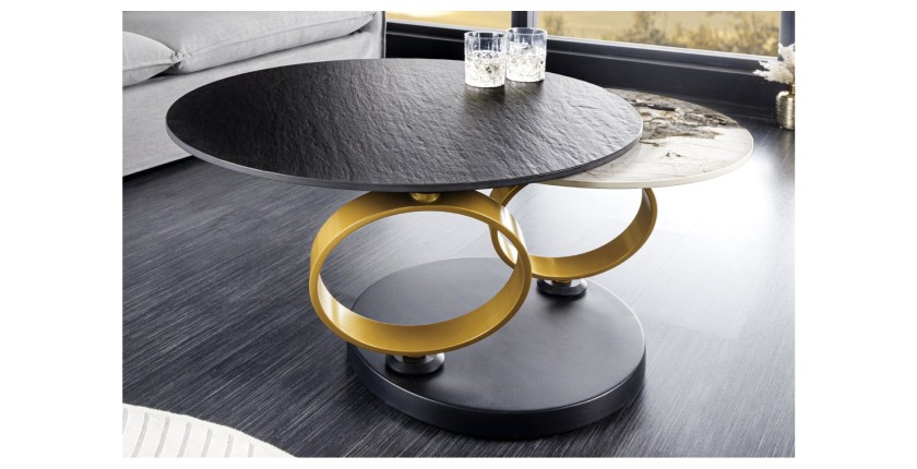 Table basse SOLYNE avec plateaux noir et marbre, anneaux dorés dans un décor 3D