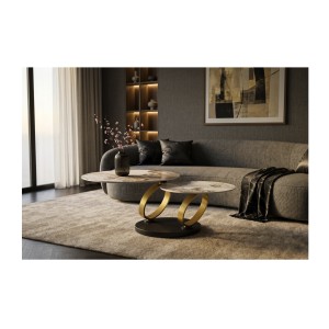 Table basse SOLYNE avec plateaux effet marbre et anneaux dorés vue de face éloignée