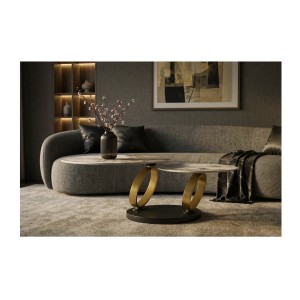 Table basse SOLYNE avec plateaux effet marbre et anneaux dorés vue de face rapprochée