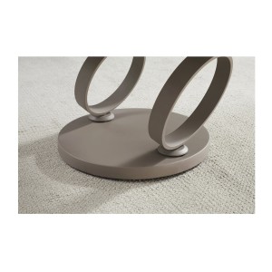 Zoom sur les anneaux de la table basse SOLYNE avec plateaux beiges et anneaux marrons